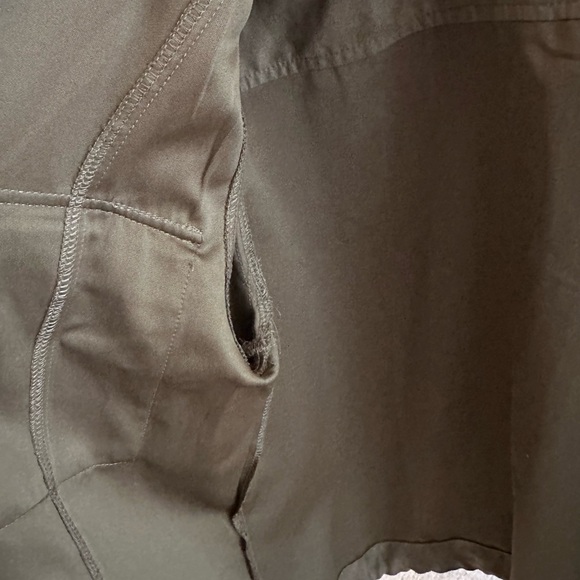 🔴 🎀 2X’s Host Pick 🎀 Lightweight Army Green Jacket - Picture 5 of 6